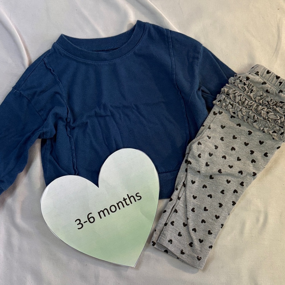 GAP - 2 piece baby outfit/set. Size 3-6 months